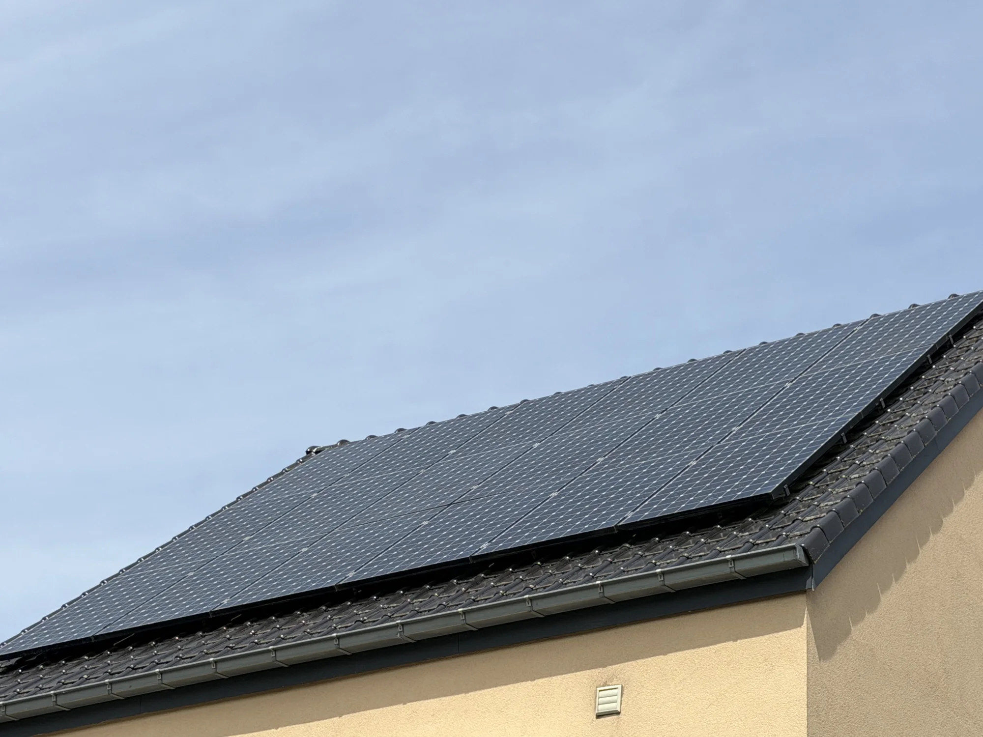 Zonnepanelen na professionele reiniging – realisatie 2